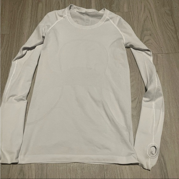 lululemon athletica White Long Sleeve Tee - Picture 1 of 4